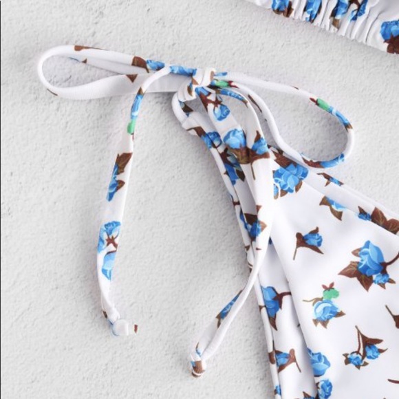 White and blue roses bikini - Picture 4 of 5